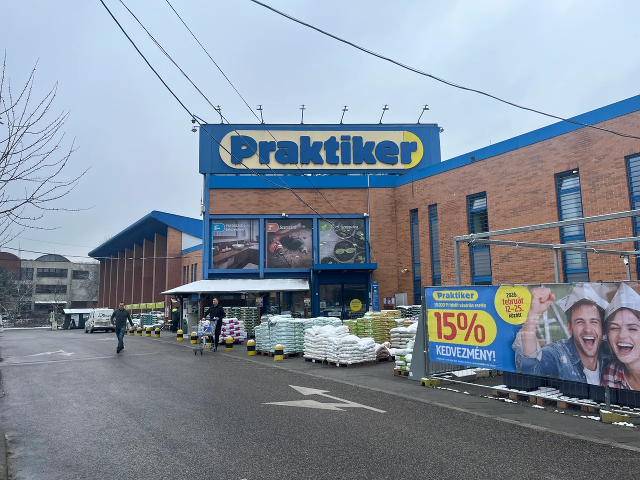 Praktiker, Budapest III. ker. Bécsi út, ca 10.000m<sup>2</sup>